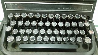MAQUINA DE ESCRIBIR OLIVETTI STUDIO 46