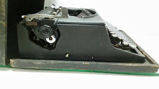 MAQUINA DE ESCRIBIR OLIVETTI STUDIO 46