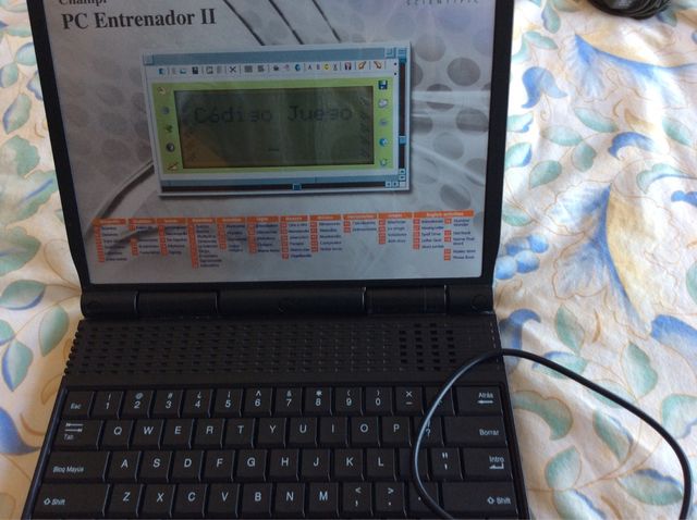 Portatil de aprendizaje/juego OREGON Scientific