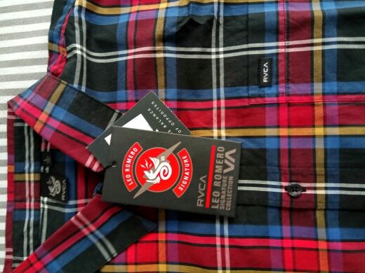 Camisa RVCA manga corta con la Etiqueta