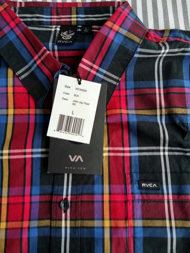 Camisa RVCA manga corta con la Etiqueta