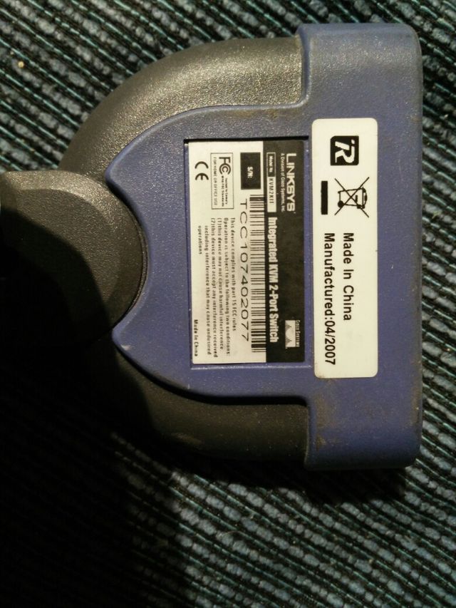 KVM LINKSYS 2 puertos. casi nuevo