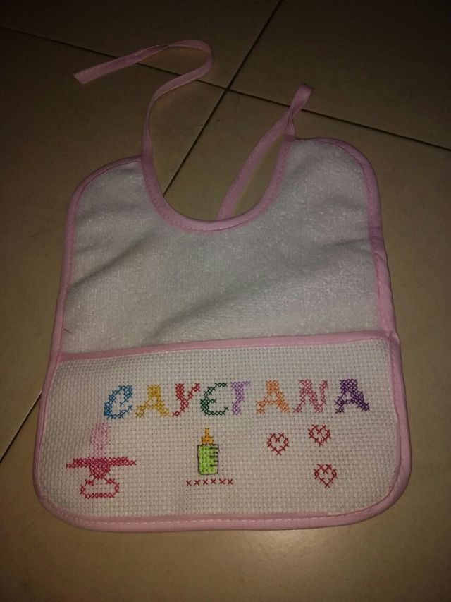 baberos con el nombre