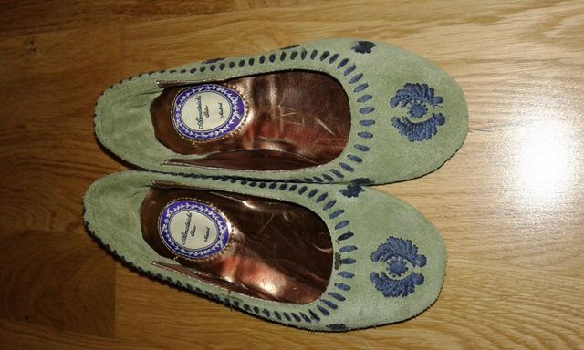 Manoletinas a estrenar de Almatrichi. Talla 27