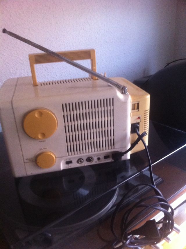 Tv 12/220v  Color Funciona