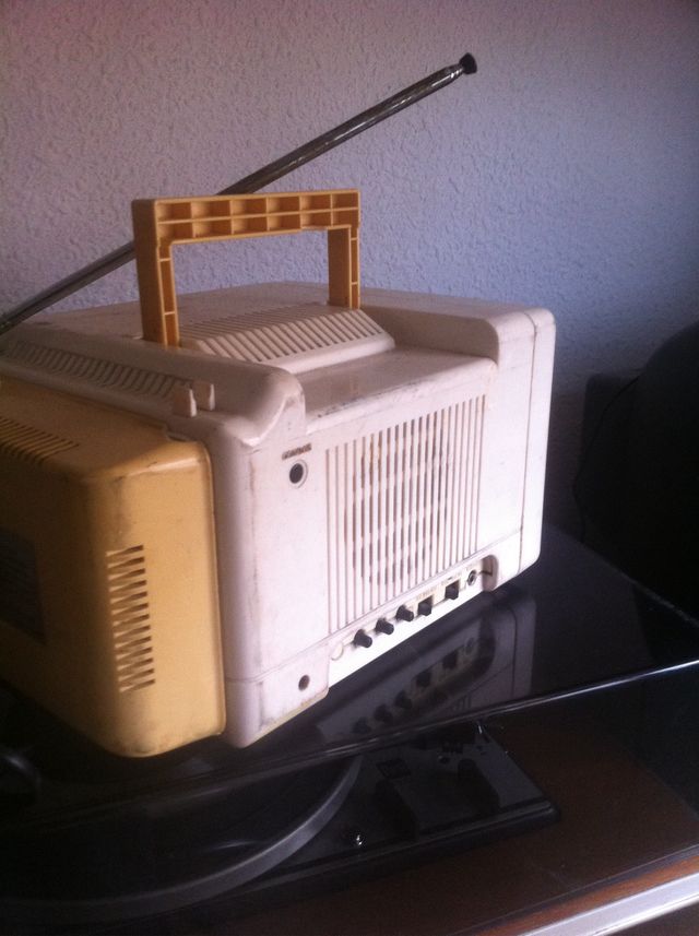 Tv 12/220v  Color Funciona