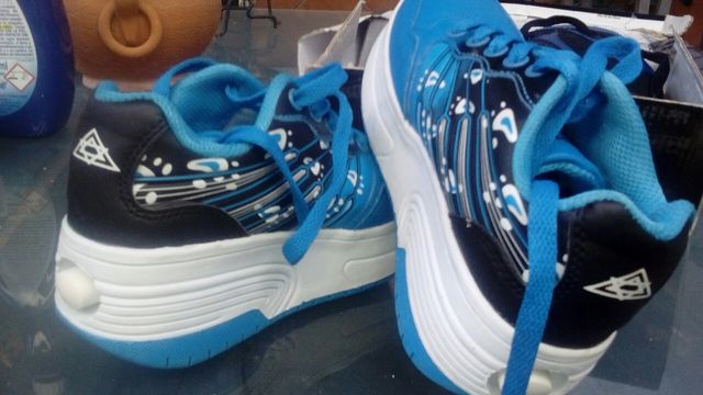 botines de dos ruedas