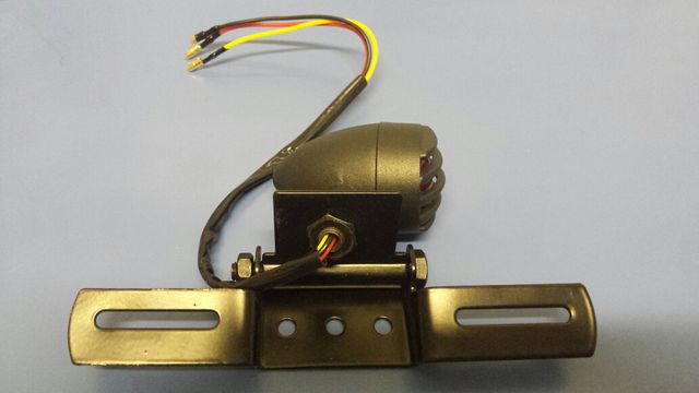 Porta matricula luz trasera