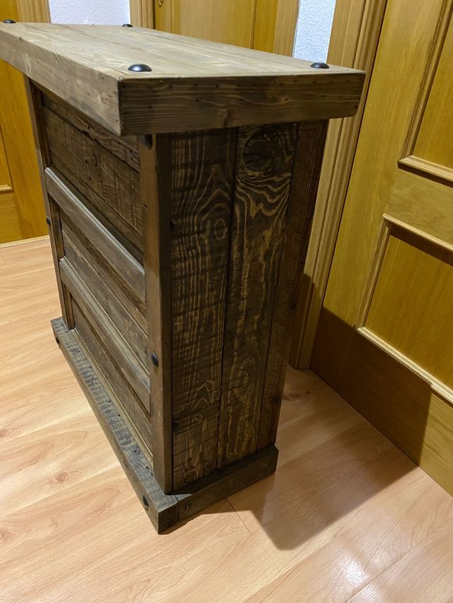 Cubre radiador ó mueble decorativo