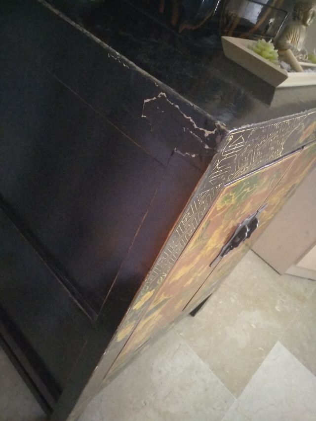 mueble auxiliar chino de madera maciza y robusto