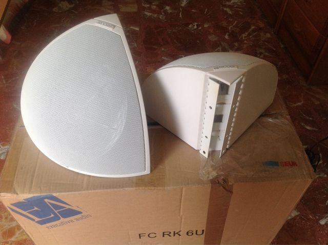 Altavoz ecler Nest 106 WH.     2 unidades sin usar