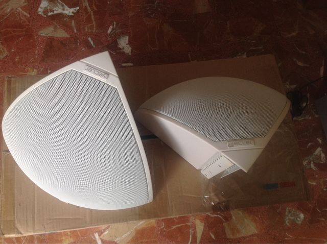 Altavoz ecler Nest 106 WH.     2 unidades sin usar