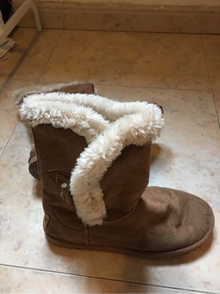 Botas peluche Mustang Talla 38 Nuevas de segunda mano por 10 EUR en  Barcelona en WALLAPOP
