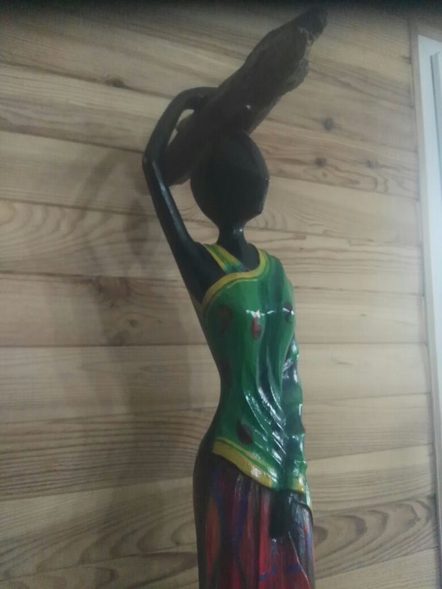 Figura original de África talla madera