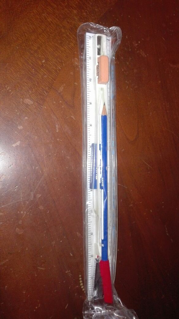 Regla antigua factis con accesorios