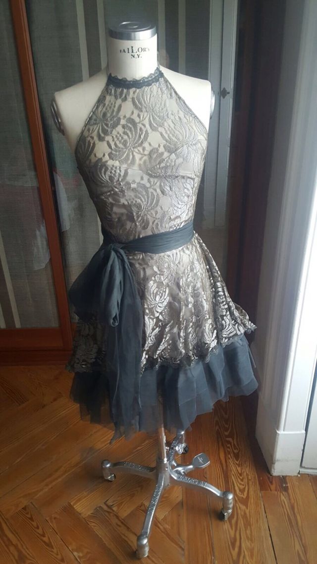Vestido de fiesta gris y plata