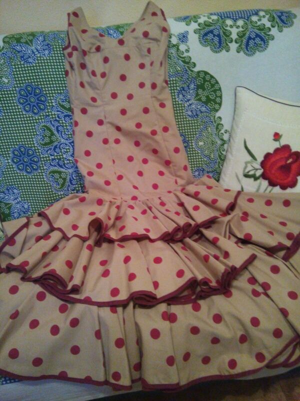 Traje Gitana Camel con Lunares Granate