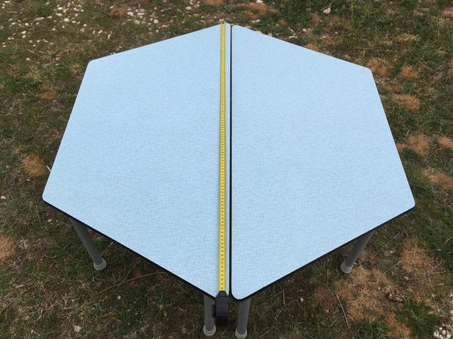 2 MESAS VINTAGE HEXAGONAL DE GUARDERIA