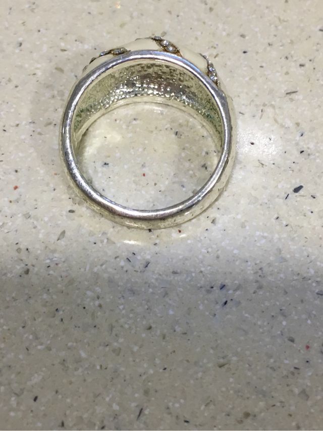 Anillo blanco con circonitas