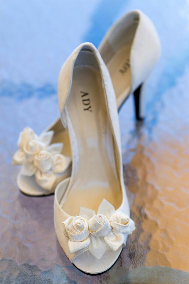 Vestido de Novia, velo y zapatos.