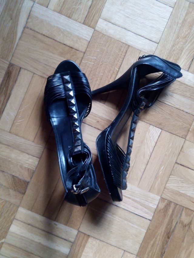 Sandalias cuero de tacón