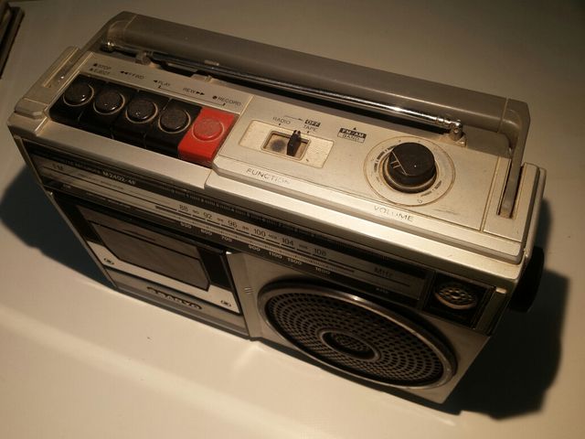 radio cassette Sanyo m2402 4f