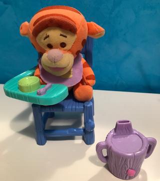 Muñeco Tiger en una trona