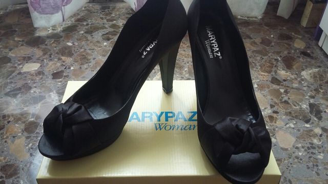 Zapatos negros de raso