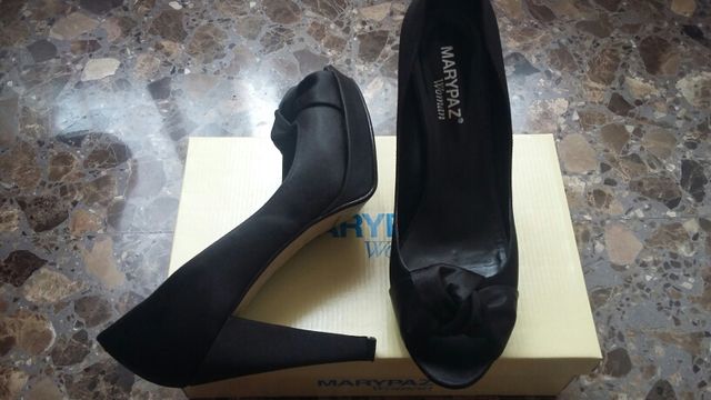 Zapatos negros de raso