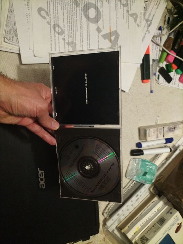 NO SON A 1€. MAS CDS EN TEXTO Q EN FOTO disco CD