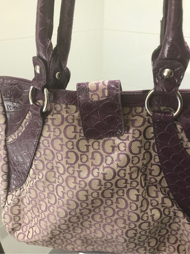 Bolso GUESS original.
