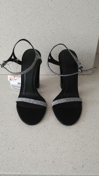 Sandalias de fiesta zara con etiqueta a estrenar de segunda mano por 30 EUR  en Palma de Mallorca en WALLAPOP