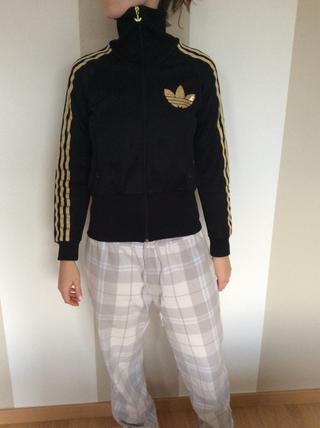 Sudadera vintage adidas mujer de segunda mano por 40 EUR en Zaragoza en  WALLAPOP