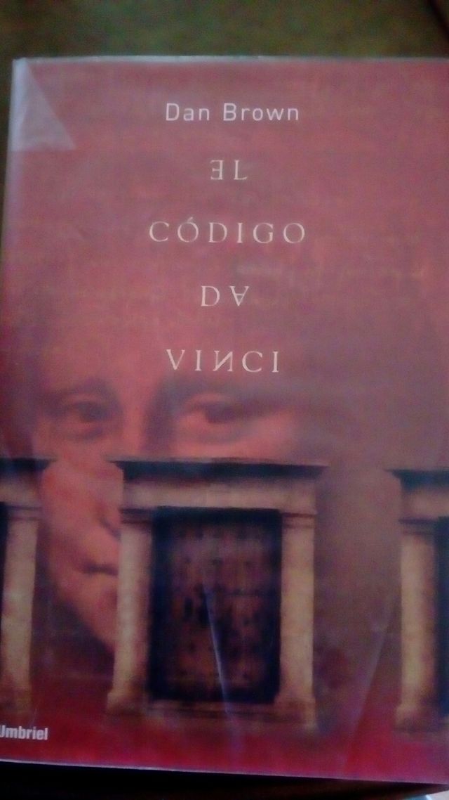 Libro lectura el código da Vinci