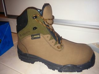 Botas seguridad Robusta Arpon GoreTex de segunda mano por 50 EUR en Noia en  WALLAPOP
