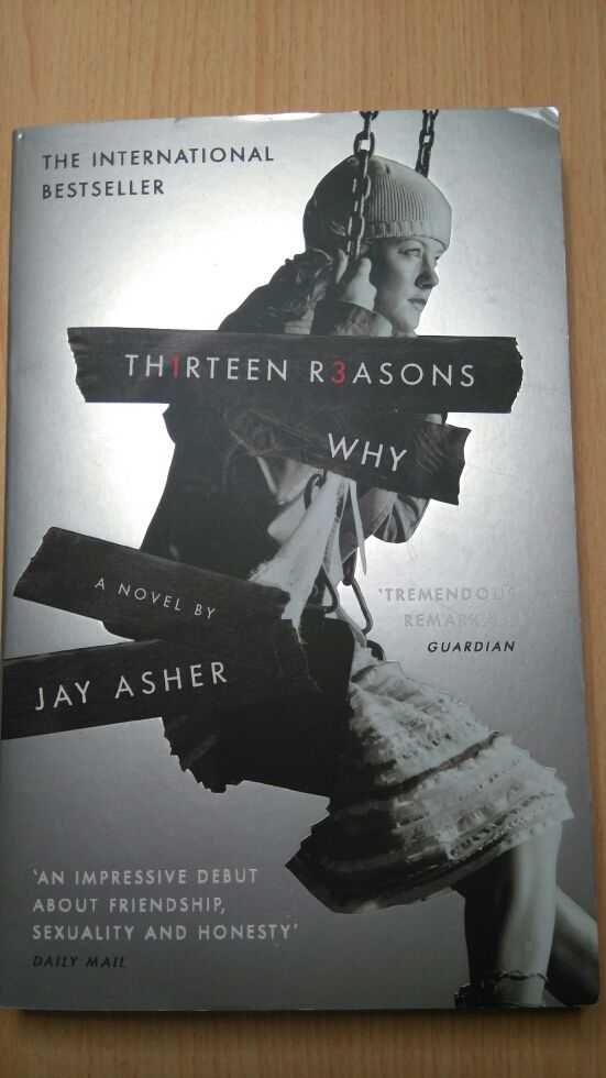 Libro "Thirteen Reasons Why"