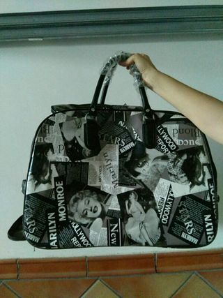 Bolsa fin de semana Marilyn con ruedas. de segunda mano por 20 EUR en  Córdoba en WALLAPOP