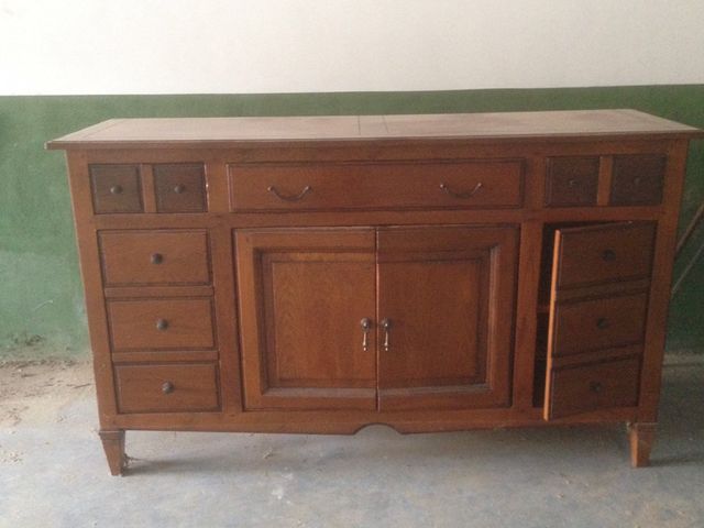 Aparador de madera maciza de segunda mano por 350 € en Bilbao en WALLAPOP