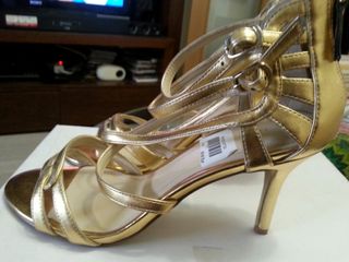 Sandalias nuevas doradas Nine West 7,5 cm 38 eu de segunda mano por 40 EUR  en Madrid en WALLAPOP