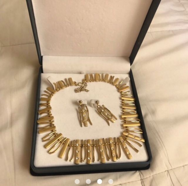 Conjunto collar y pendientes