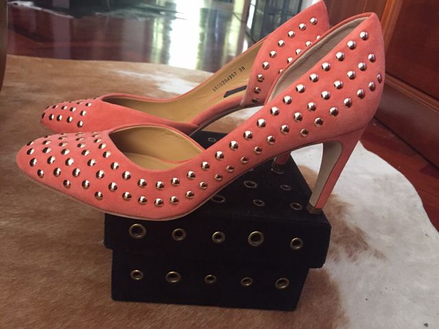 Zapatos bajos de piel y tachuelas