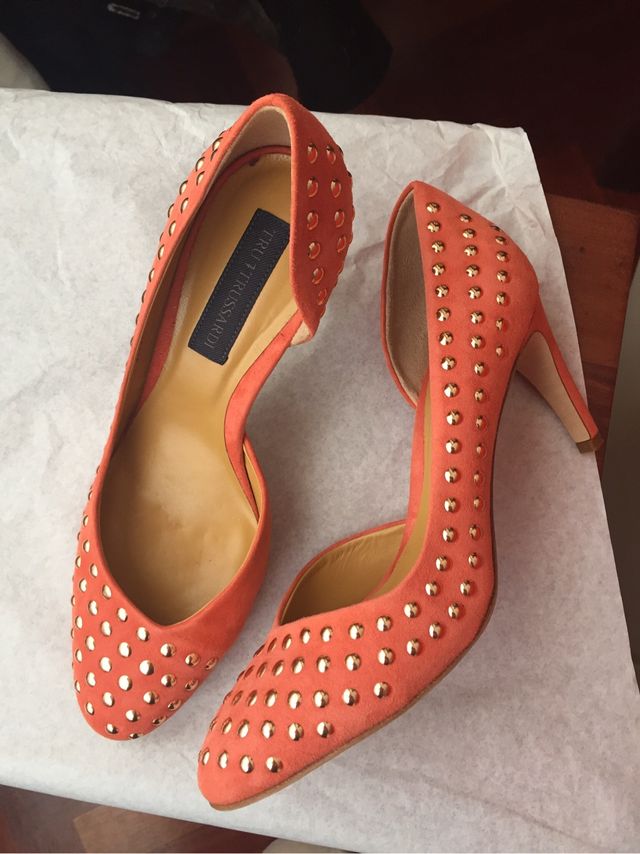 Zapatos bajos de piel y tachuelas