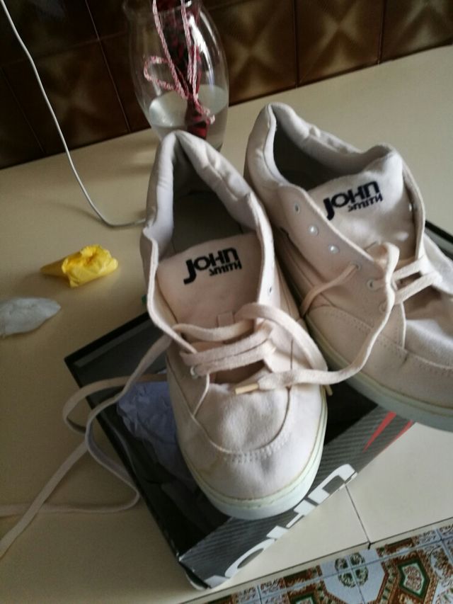 zapatilla loleta blanca