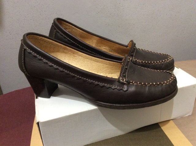 Zapato piel marrón. Talla 36