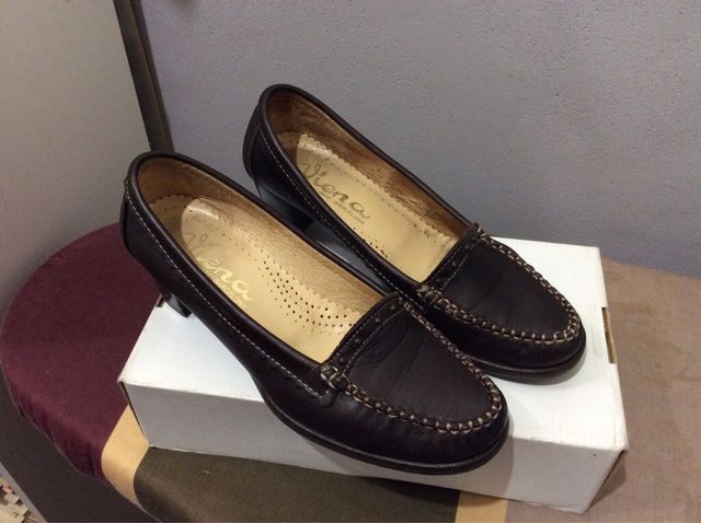 Zapato piel marrón. Talla 36