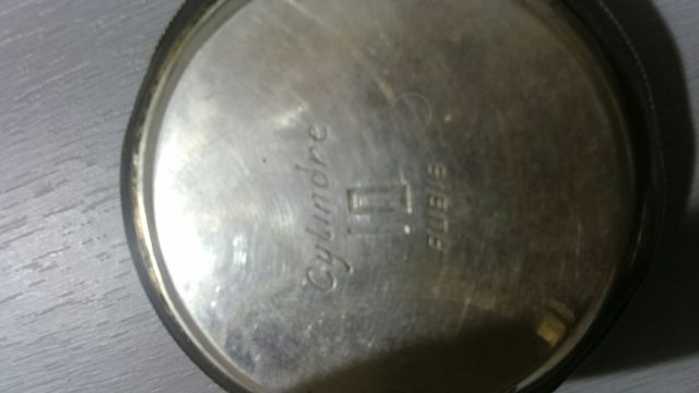 Reloj de bolsillo antiguo de plata