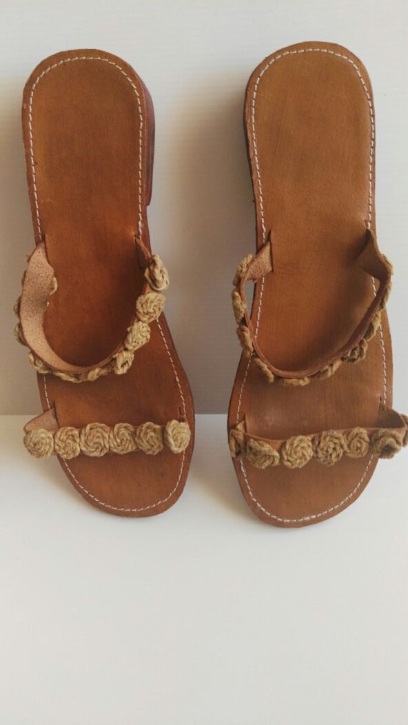 Sandalias cuero. 40