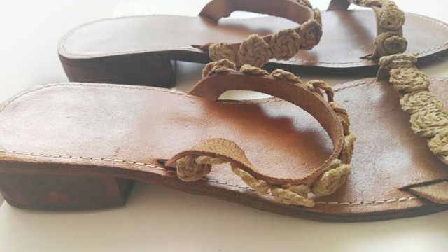 Sandalias cuero. 40
