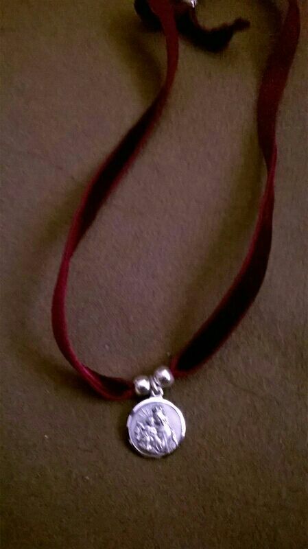 collares con escapulario de plata