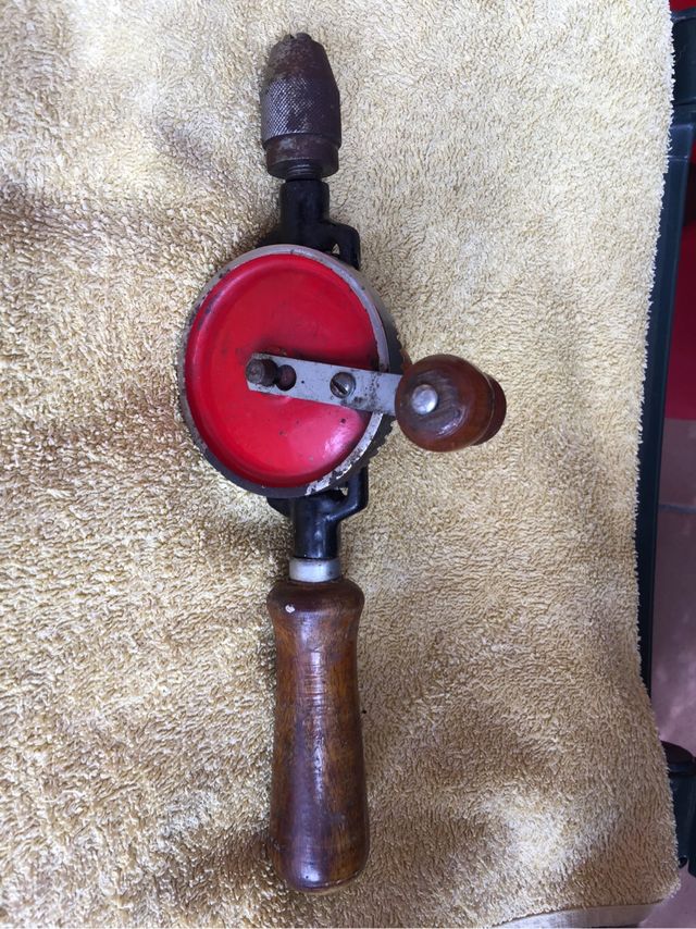 Taladro manual antiguo